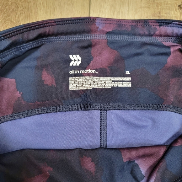 All in Motion Leggings Size XL Navy Blue Purple Abstract Floral Pockets 7/8 L - Picture 7 of 10